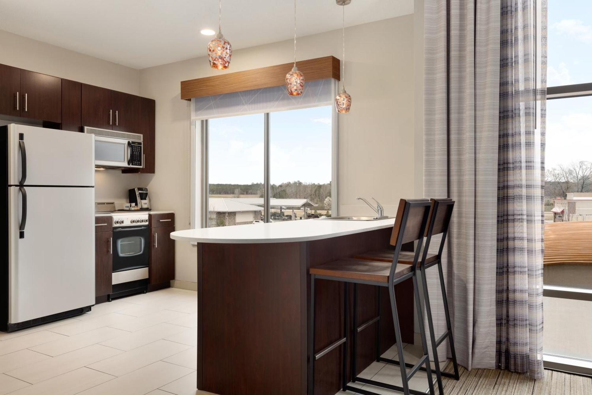 Holiday Inn Express Hotel & Suites Opelika Auburn By Ihg Buitenkant foto